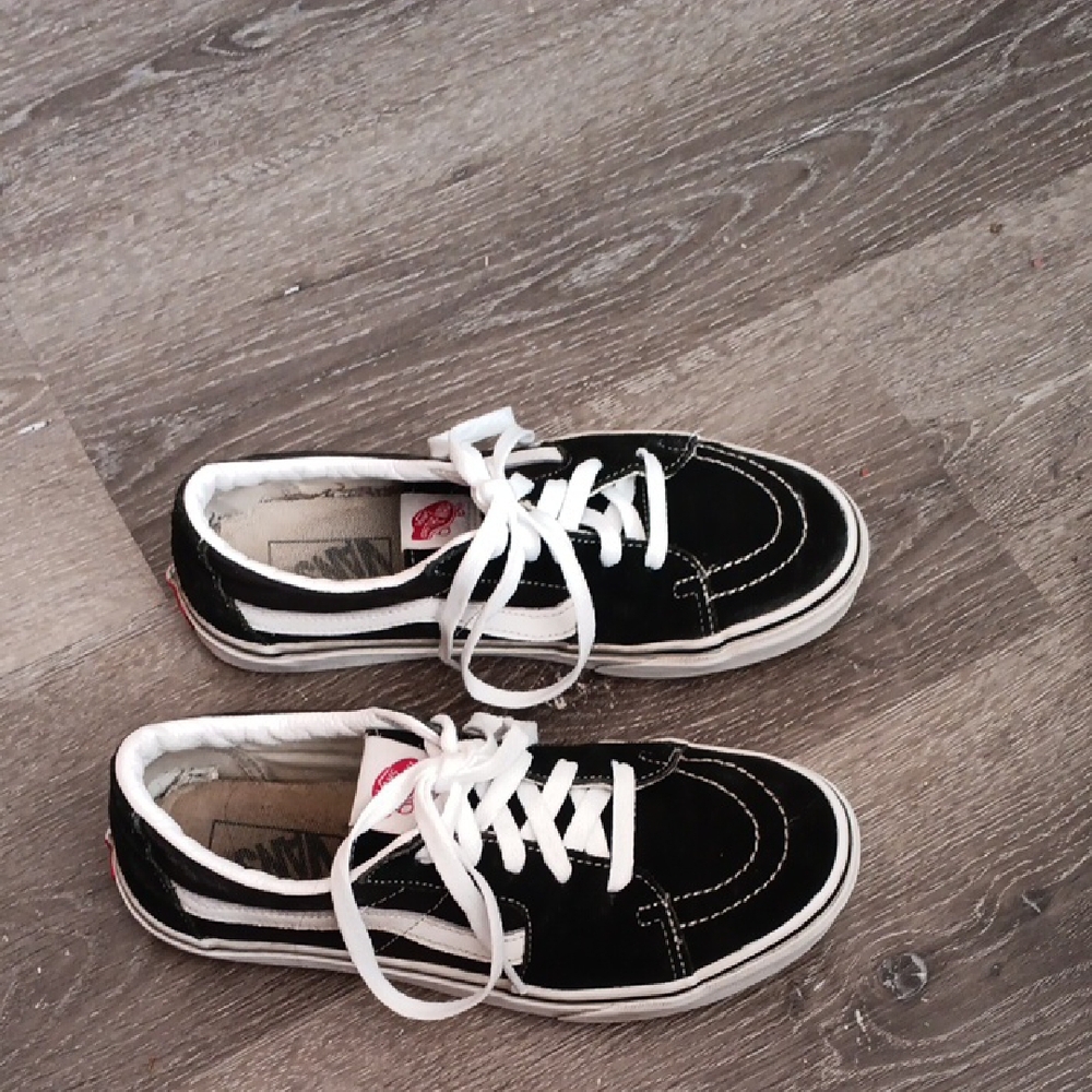 Vans Black and White Women's Sneakers - Picture 7 of 15